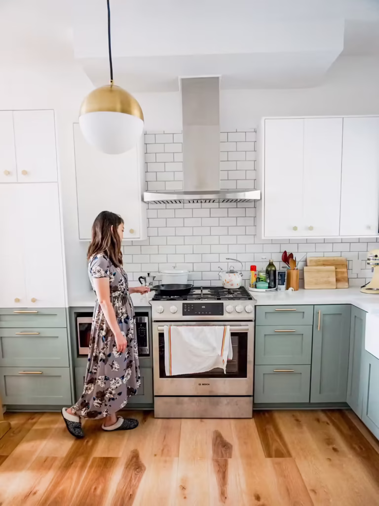 Remodelación de cocinas mejora la organización y funcionalidad.