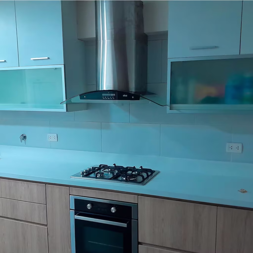 Los muebles pequeños de cocina en melamina